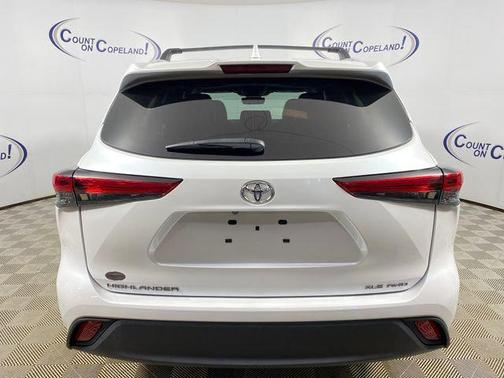 Wind Chill Pearl 2023 Toyota Highlander XLE