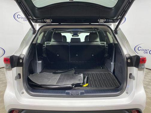 Wind Chill Pearl 2023 Toyota Highlander XLE