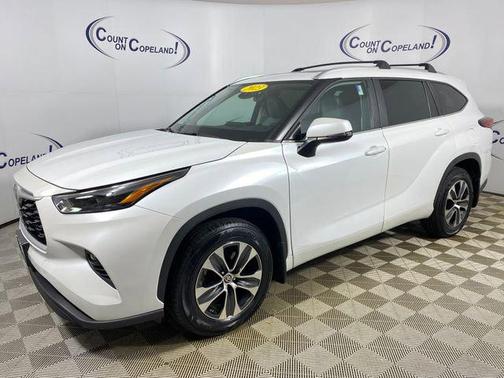 Wind Chill Pearl 2023 Toyota Highlander XLE