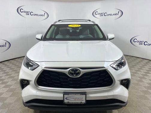 Wind Chill Pearl 2023 Toyota Highlander XLE