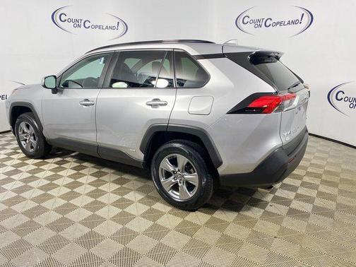 2022 Toyota RAV4 Hybrid XLE
