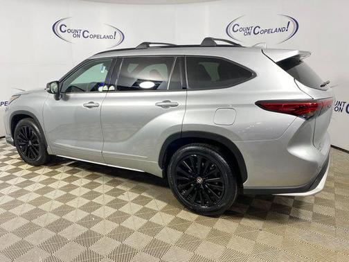 Celestial Silver Metallic 2023 Toyota Highlander XSE