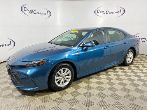 Ocean 2025 Toyota Camry LE