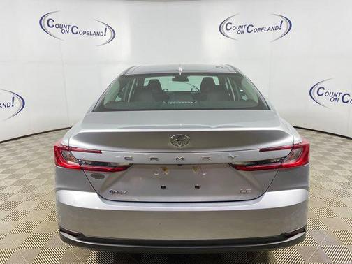 Ocean 2025 Toyota Camry LE