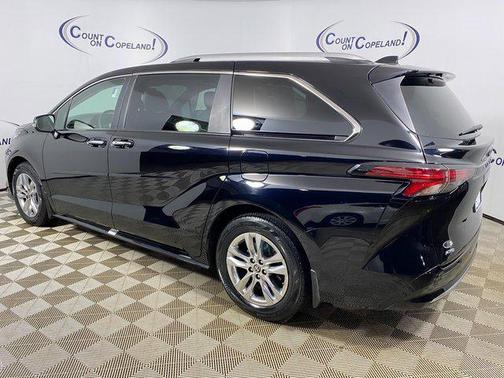 2022 Toyota Sienna Limited 7-Passenger