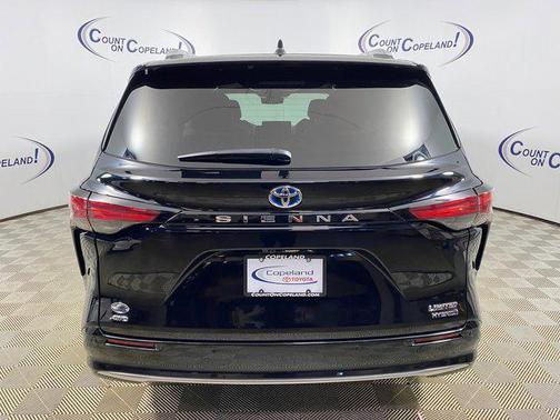 2022 Toyota Sienna Limited 7-Passenger