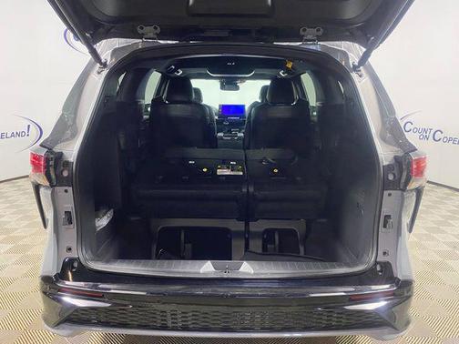 2025 Toyota Sienna XSE 7 Passenger