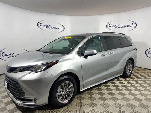 2023 Toyota Sienna XLE