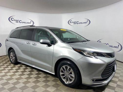 2023 Toyota Sienna XLE