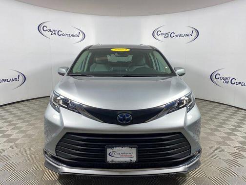 2023 Toyota Sienna XLE