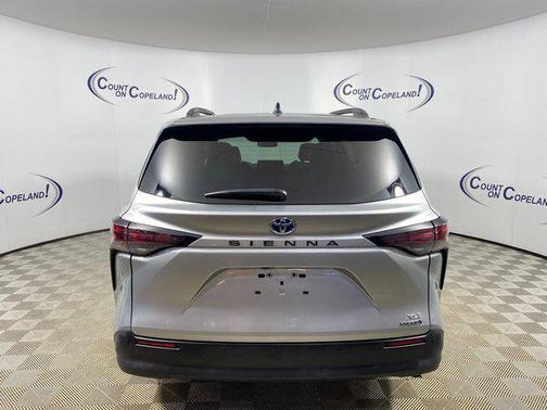 2023 Toyota Sienna XLE