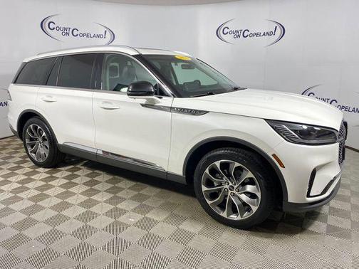 Pristine White Metallic Tri-Coat 2025 Lincoln Aviator Reserve AWD