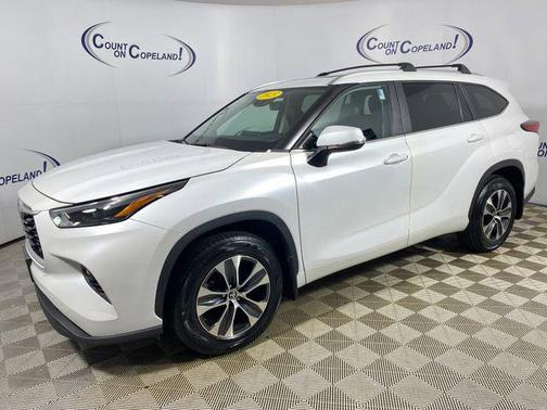 Wind Chill Pearl 2023 Toyota Highlander XLE