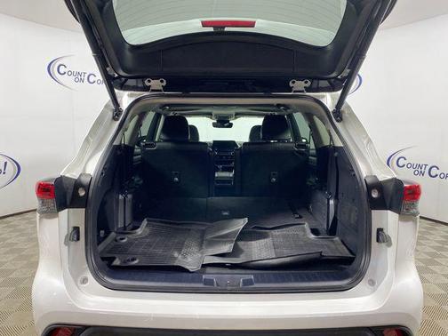 Wind Chill Pearl 2023 Toyota Highlander XLE