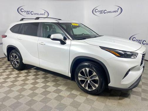 Wind Chill Pearl 2023 Toyota Highlander XLE