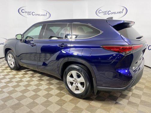 2022 Toyota Highlander LE