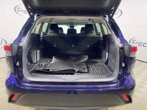 2022 Toyota Highlander LE