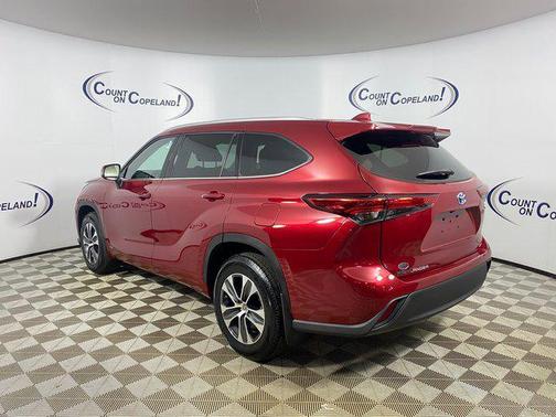 2022 Toyota Highlander Hybrid XLE
