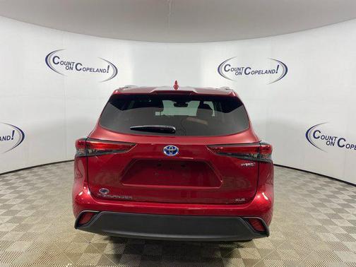 2022 Toyota Highlander Hybrid XLE