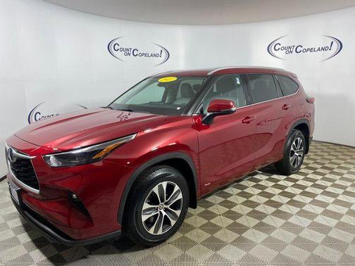 2022 Toyota Highlander Hybrid XLE