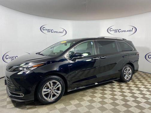 2022 Toyota Sienna Platinum 7 Passenger