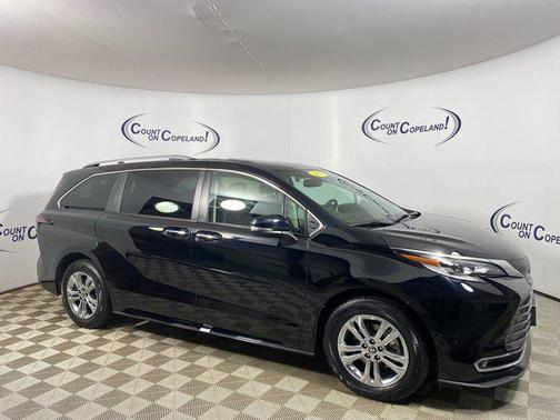2022 Toyota Sienna Platinum 7 Passenger