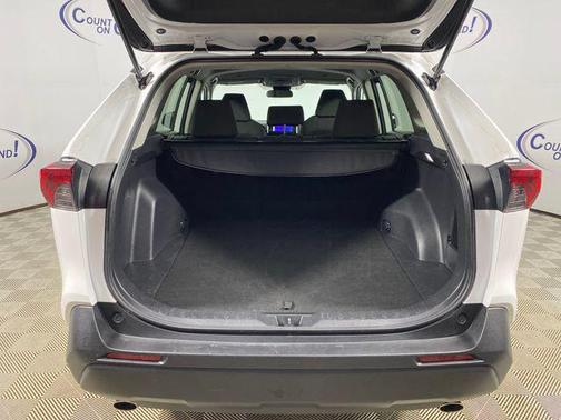 Ice 2024 Toyota RAV4 XLE