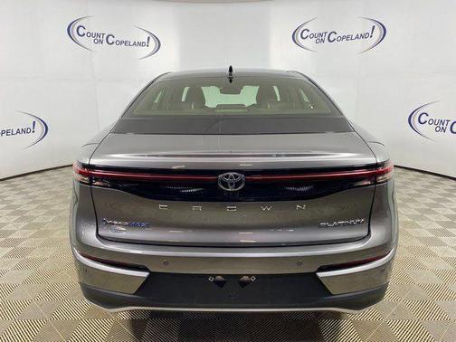 2025 Toyota Crown Platinum