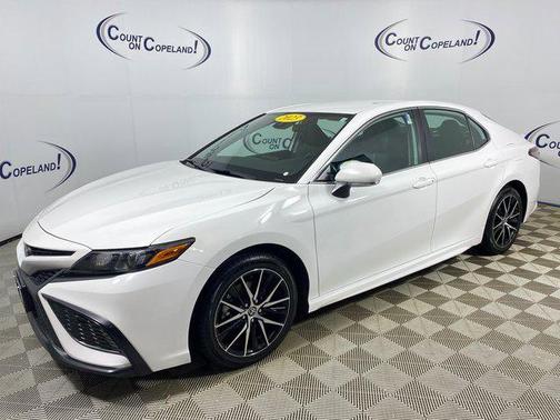 2023 Toyota Camry SE