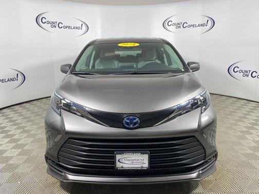 2024 Toyota Sienna LE