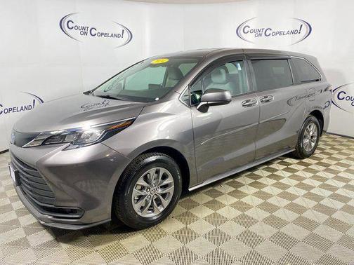 2024 Toyota Sienna LE