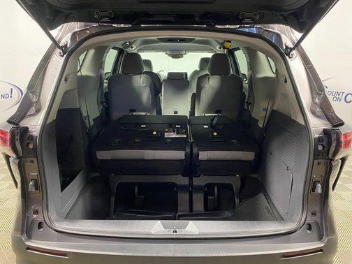 2024 Toyota Sienna LE
