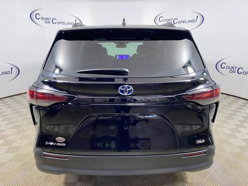 2025 Toyota Sienna XLE