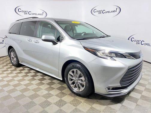 2023 Toyota Sienna XLE