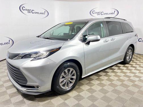 2023 Toyota Sienna XLE