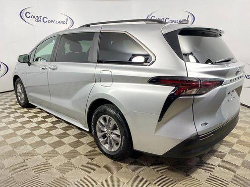 2023 Toyota Sienna XLE
