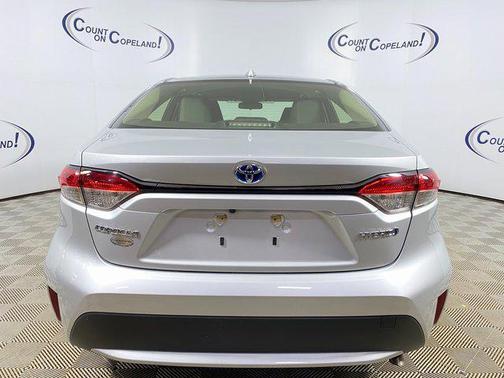2022 Toyota Corolla Hybrid LE