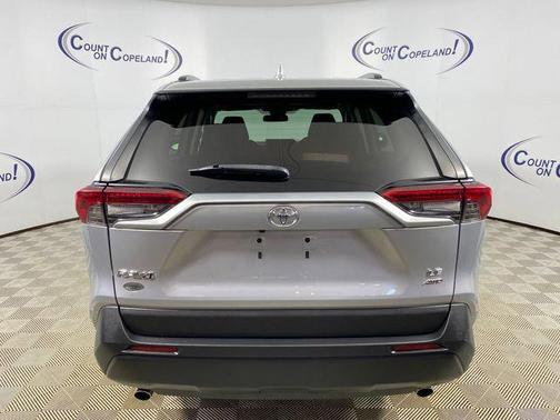 Silver Sky Metallic 2019 Toyota RAV4 LE