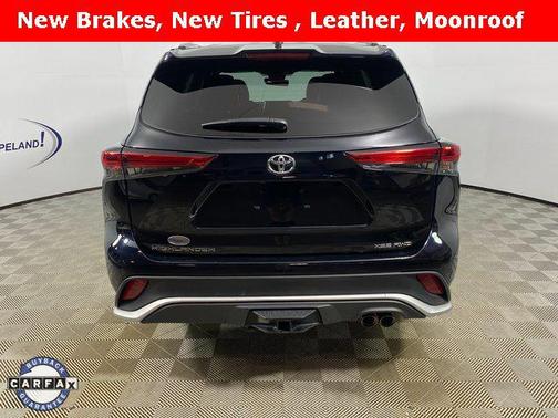 Midnight Black Metallic 2021 Toyota Highlander XSE