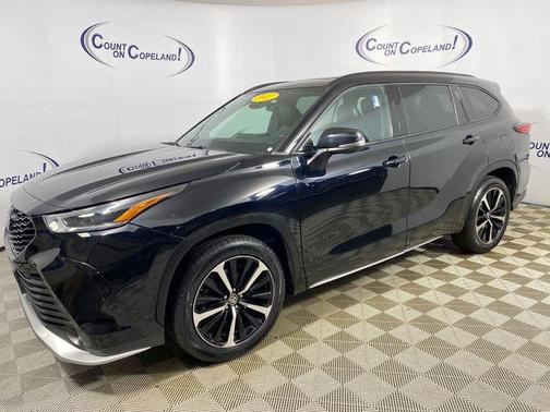 Midnight Black Metallic 2021 Toyota Highlander XSE
