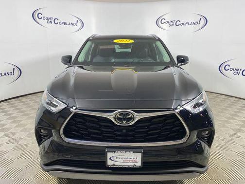 Midnight Black Metallic 2022 Toyota Highlander Platinum
