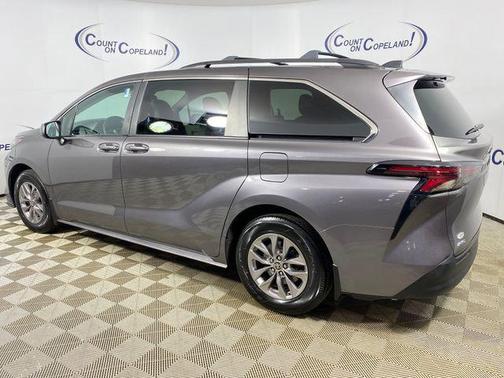 Predawn Gray Mica 2023 Toyota Sienna LE
