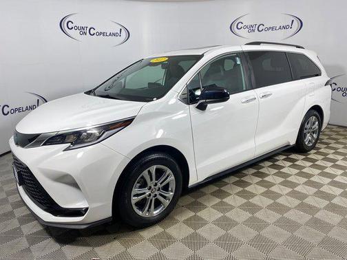 2022 Toyota Sienna XSE 7 Passenger