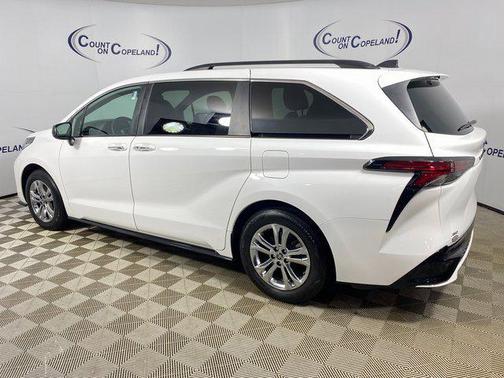 2022 Toyota Sienna XSE 7 Passenger