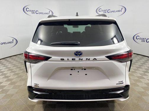 2022 Toyota Sienna XSE 7 Passenger