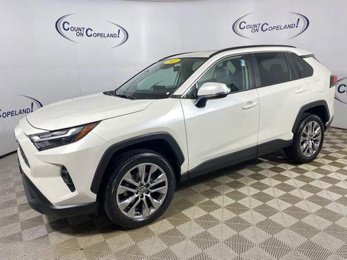 Blizzard Pearl 2022 Toyota RAV4 XLE Premium