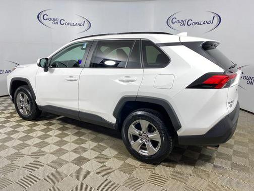 Ice Cap 2024 Toyota RAV4 XLE