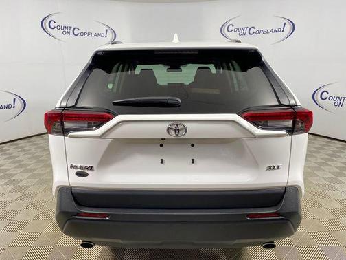 Ice Cap 2024 Toyota RAV4 XLE