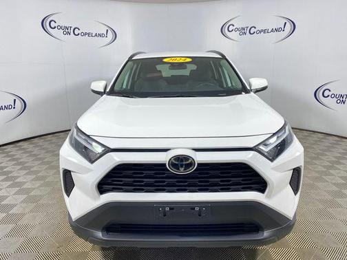 Ice Cap 2024 Toyota RAV4 XLE
