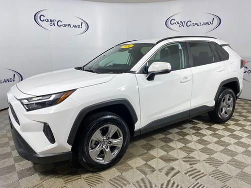 Ice Cap 2024 Toyota RAV4 XLE